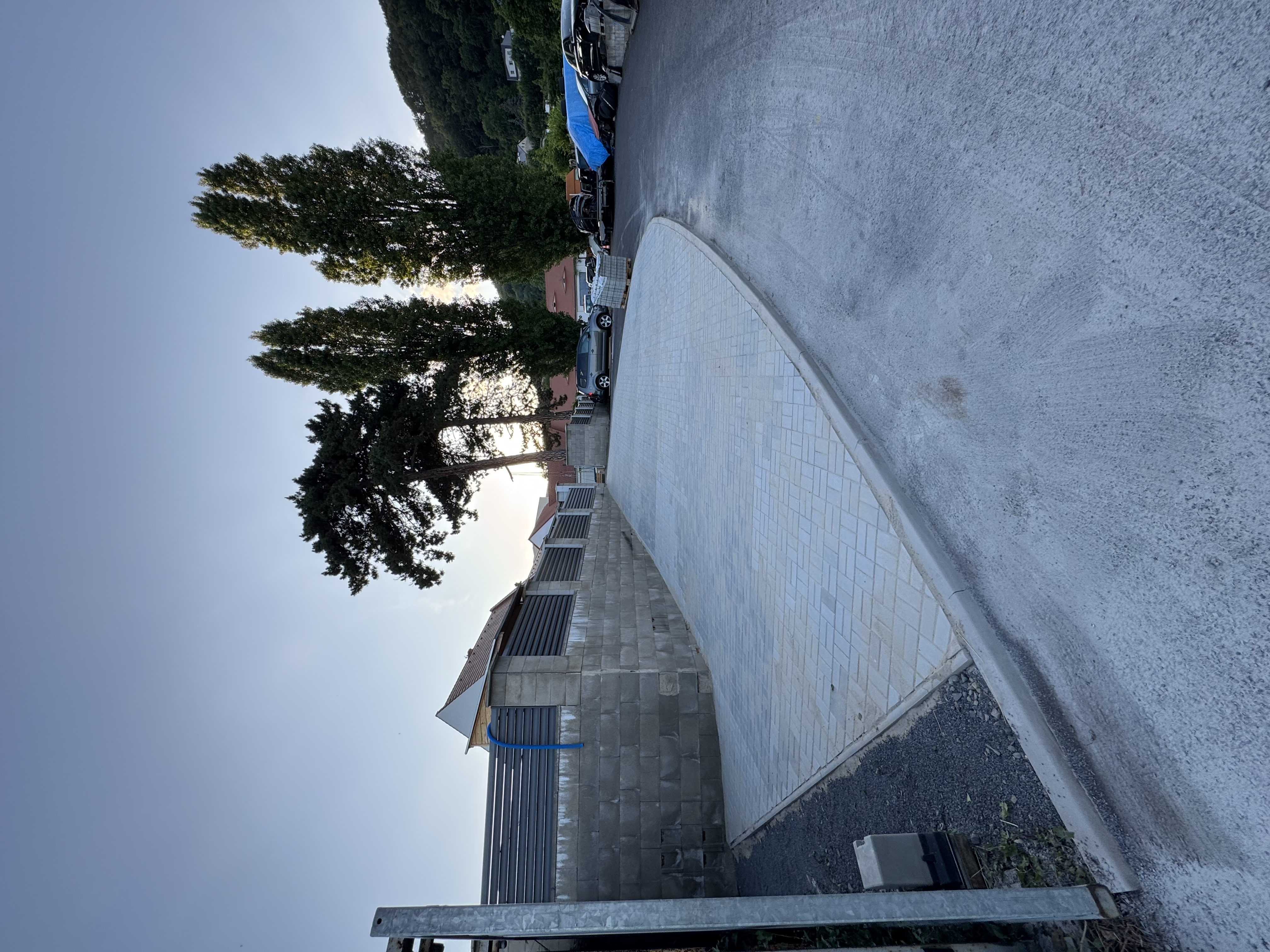 Nové parkovací stání 85 m² u rodinného domu v Krupce