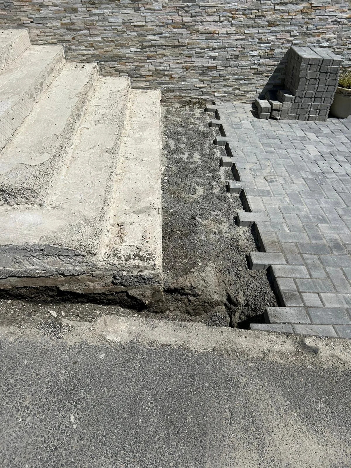 Oprava schodů u rodinného domu ve Fojtovicích – nová dlažba