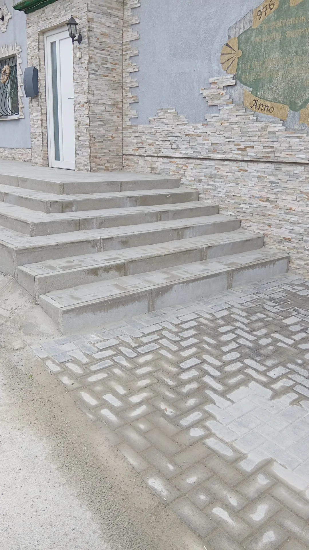 Oprava schodů u rodinného domu ve Fojtovicích – nová dlažba